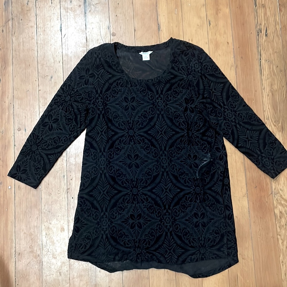 Wrist sheer black tunic